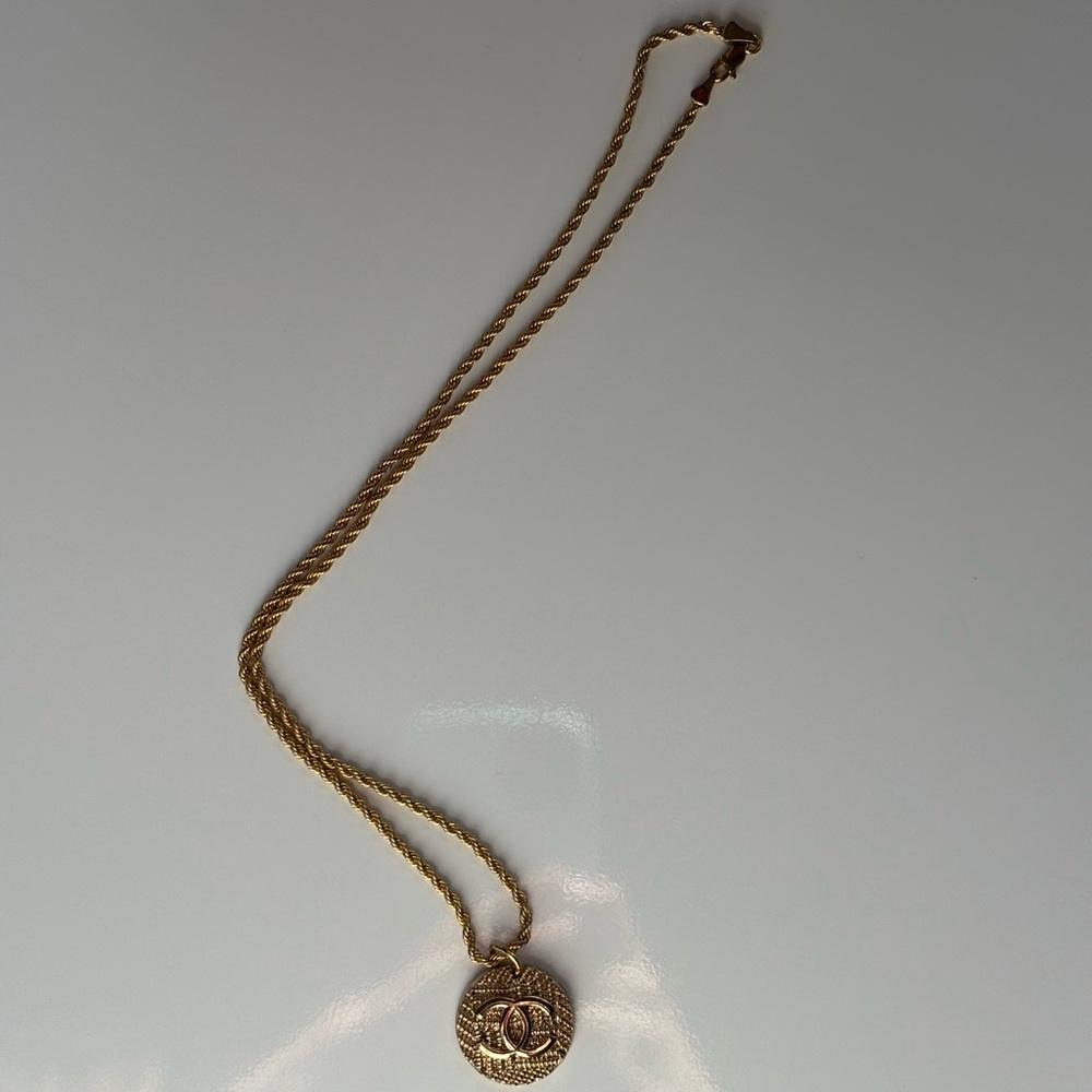 CC GOLD NECKLACE - Picture 3 of 5